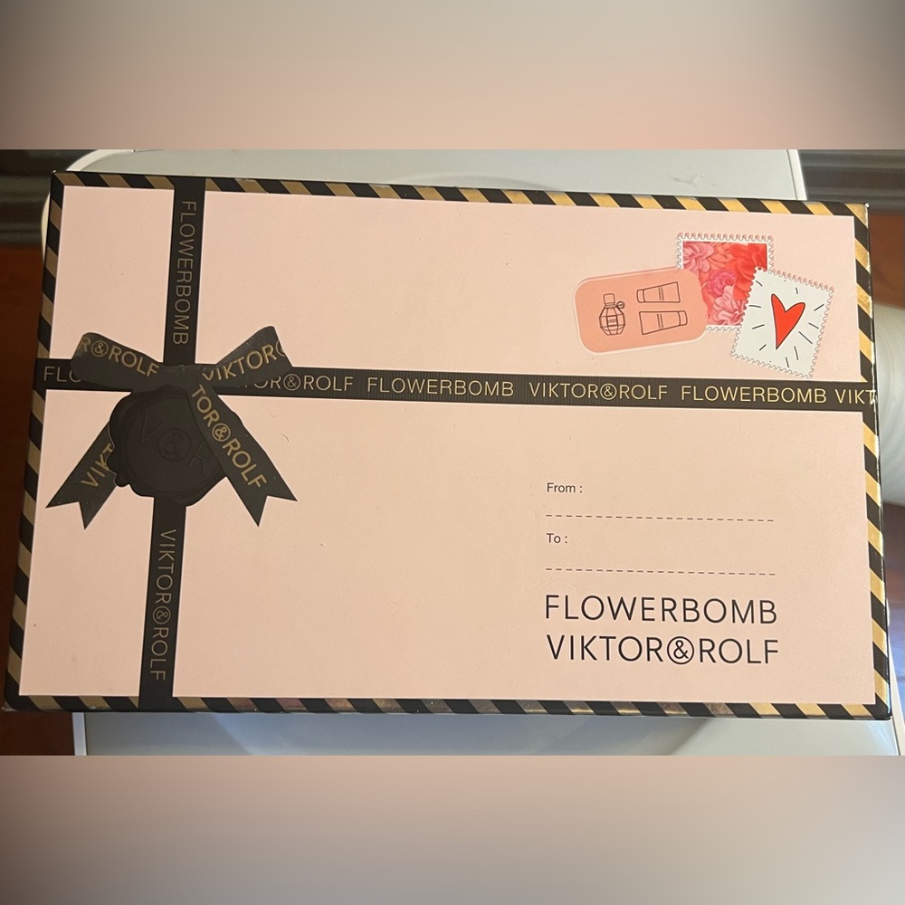 BRAND NEW VIKTOR&ROLF FLOWERBOMB SET